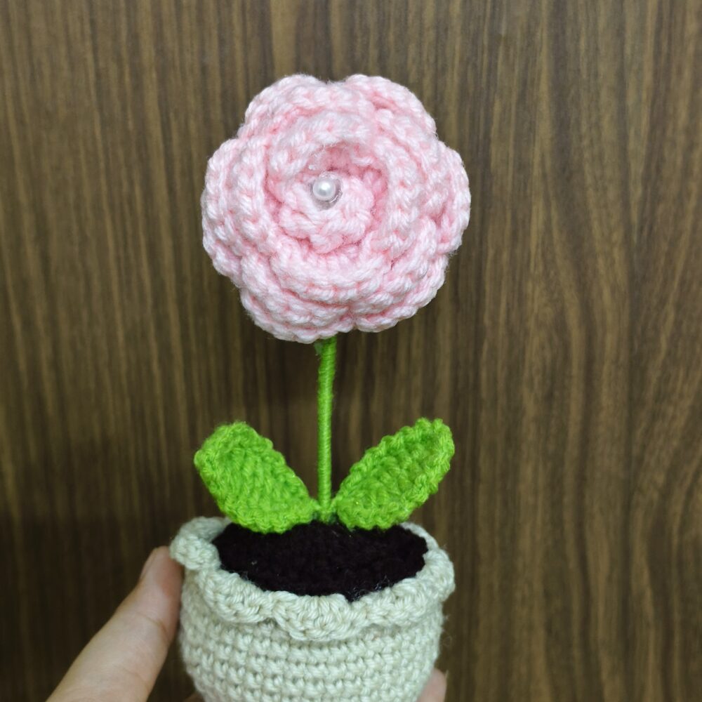 Crochet Collection pink rose flower pot