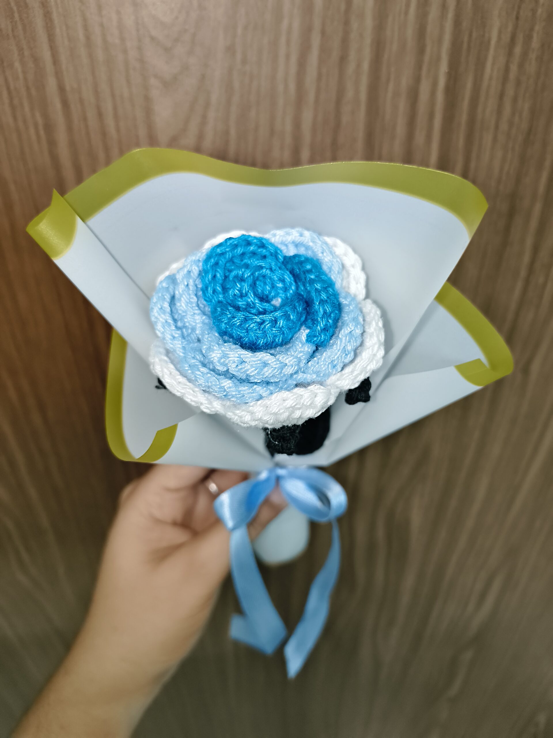 Blue Rose Bouquet - Image 2