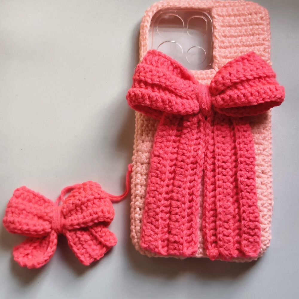Crochet bow mobile cover