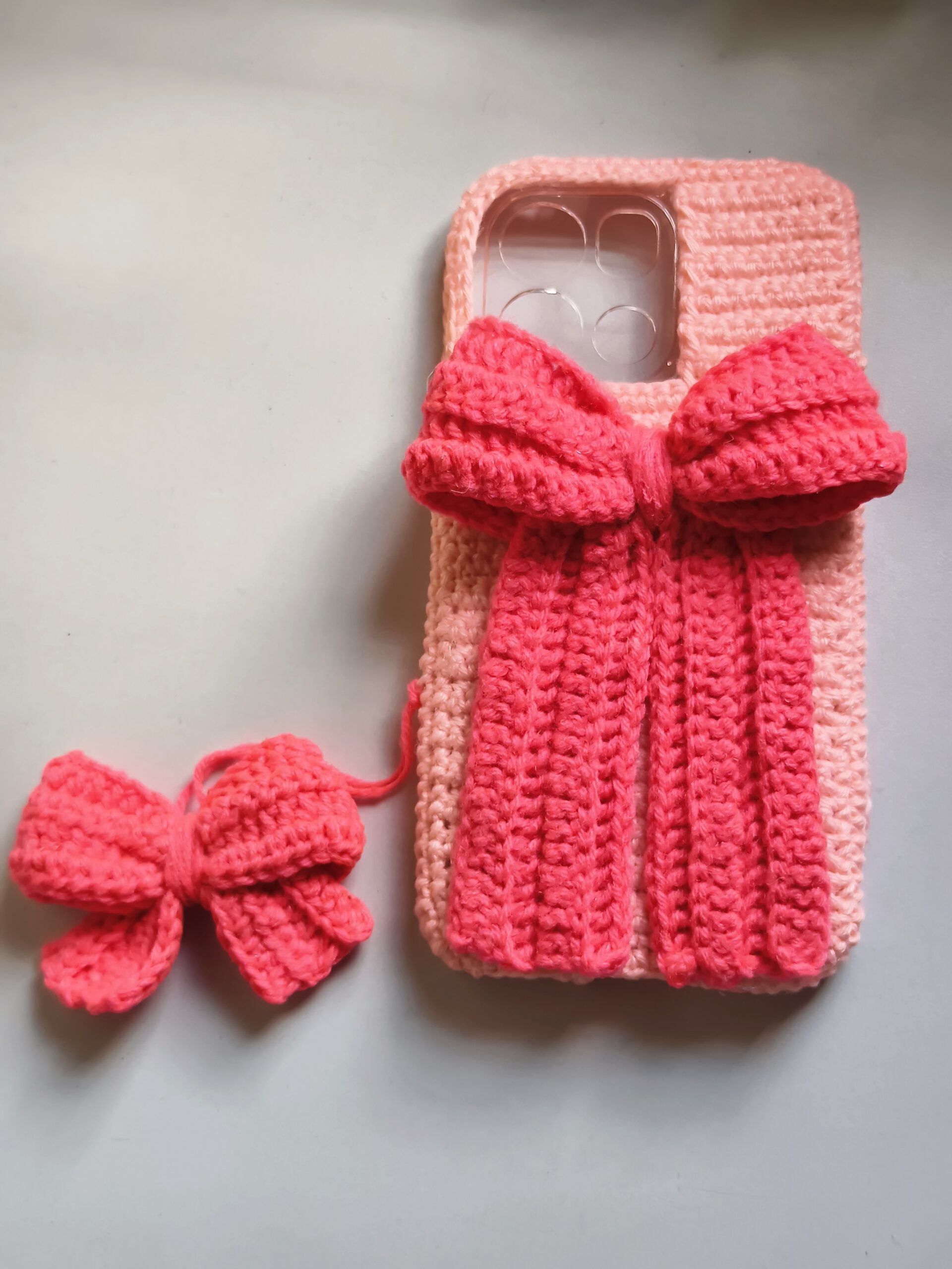 Crochet bow mobile cover